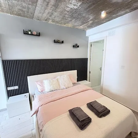 Apartment Paceville - 2a - Bright 2br With Balcony & Ac Near Night Life Saint Julian's
