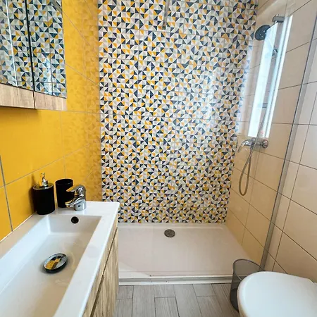 Paceville - 2a - Bright 2br With Balcony & Ac Near Night Life Lägenhet