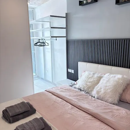 Paceville - 2a - Bright 2br With Balcony & Ac Near Night Life Saint Julian's