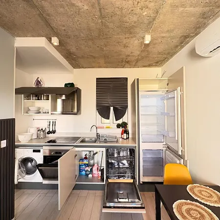 Paceville - 2a - Bright 2br With Balcony & Ac Near Night Life Lägenhet