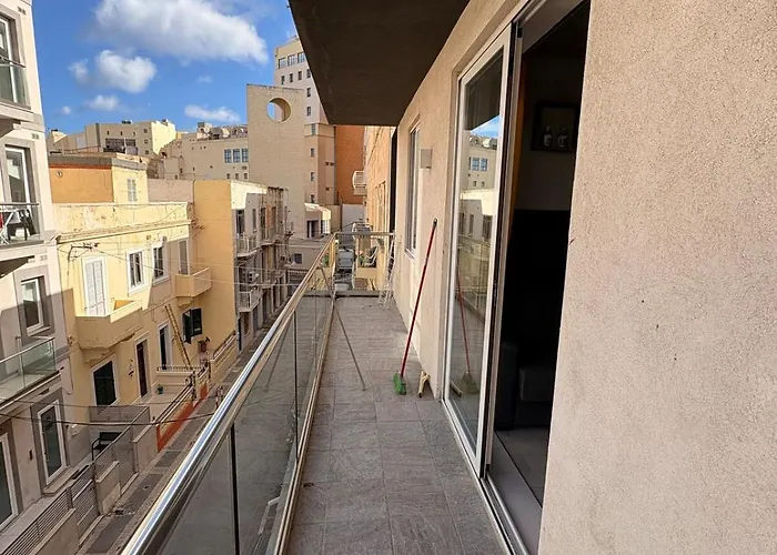 Paceville - 2a - Bright 2br With Balcony & Ac Near Night Life * Saint Julian's