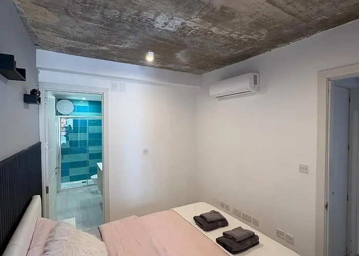 Lägenhet Paceville - 2a - Bright 2br With Balcony & Ac Near Night Life