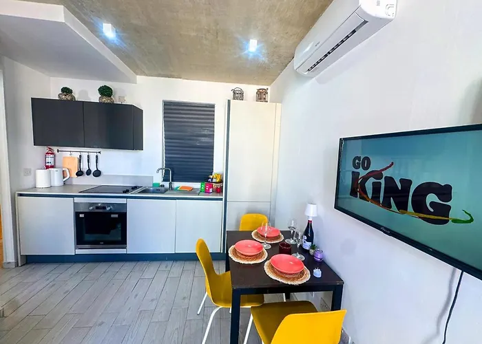 Lägenhet Paceville - 2a - Bright 2br With Balcony & Ac Near Night Life *