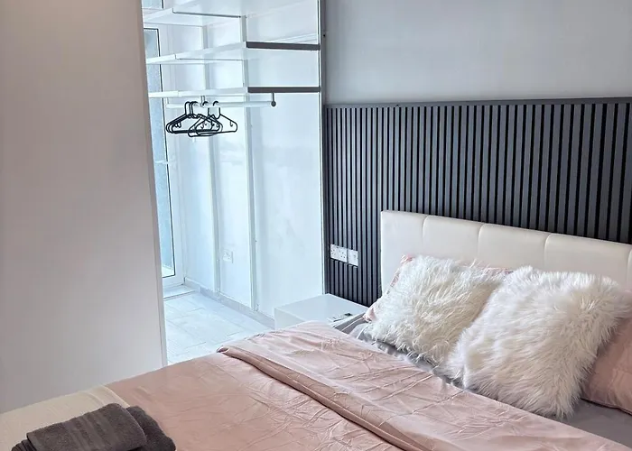 Paceville - 2a - Bright 2br With Balcony & Ac Near Night Life St. Julian's