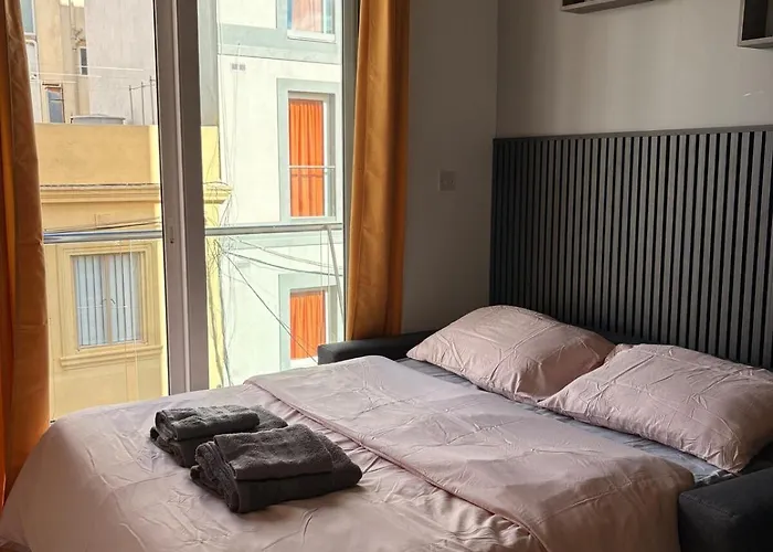 Apartment Paceville - 2a - Bright 2br With Balcony & Ac Near Night Life *